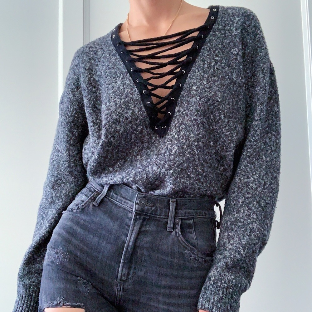 laced up v-neck sweater 🕷